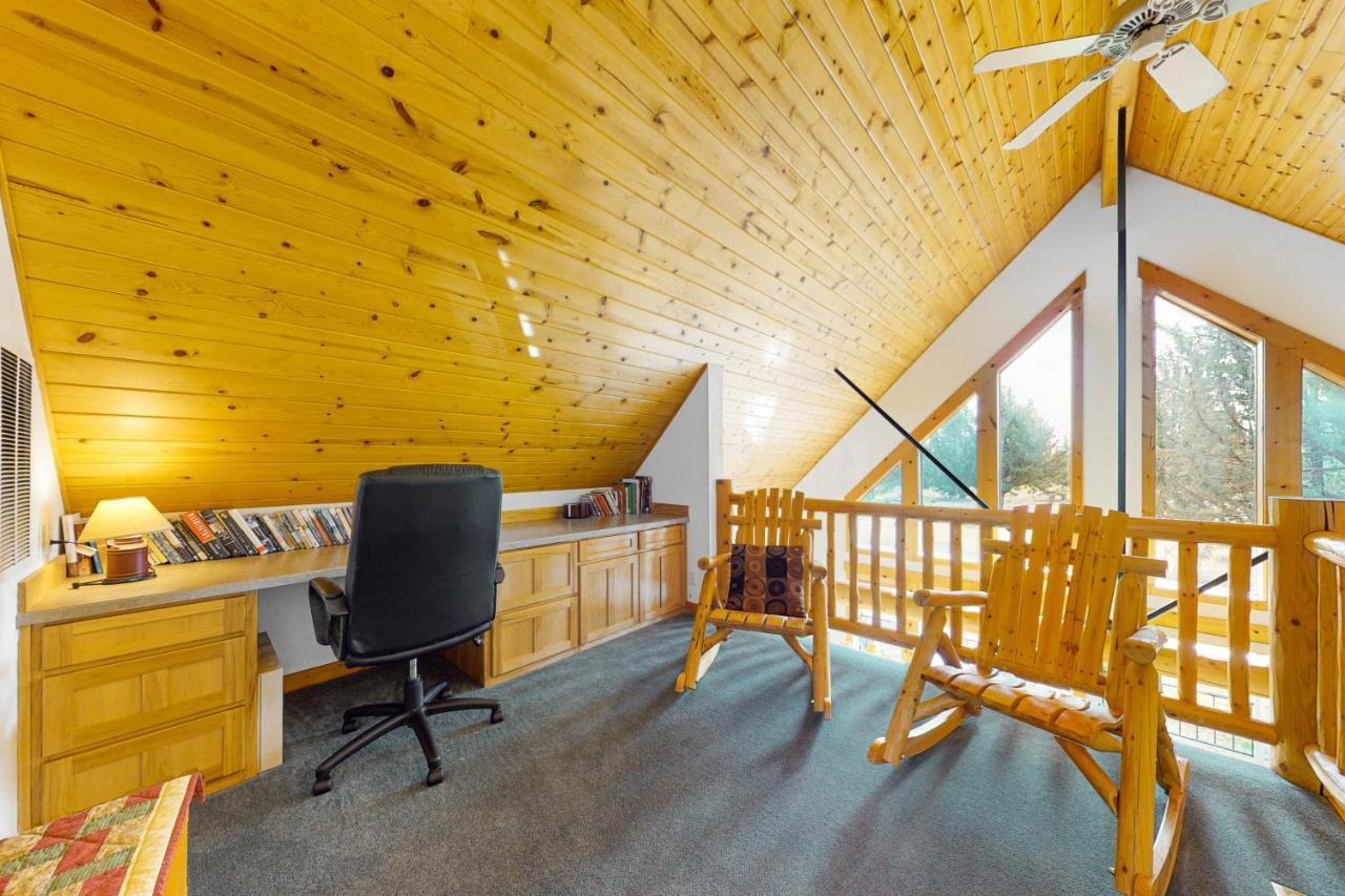 Cinnamon Teal Chalet Redmond Exterior photo